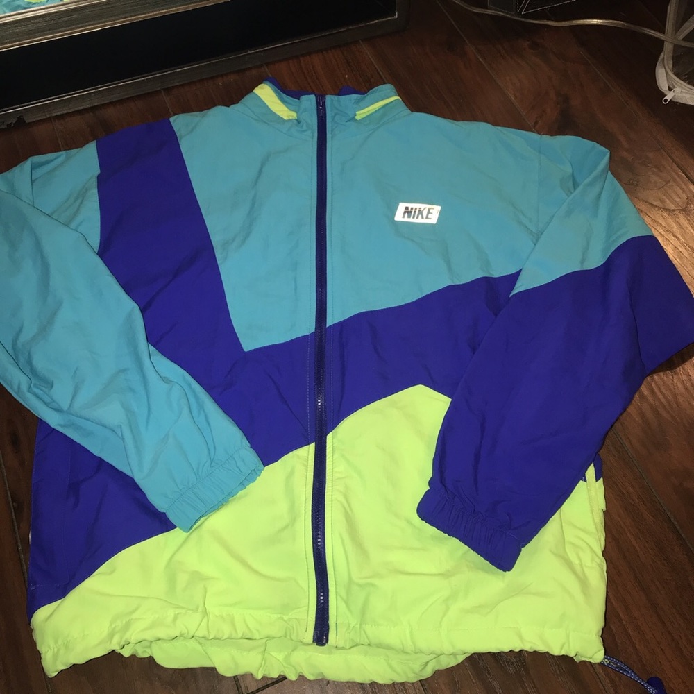 Nike wind breaker